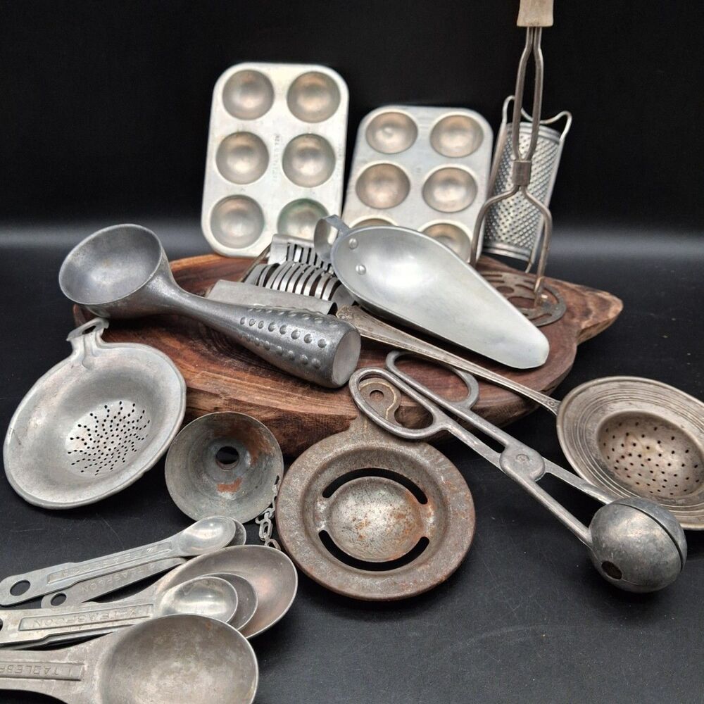 Vintage Kitchen Utensil Lot Aluminum Tin Farmhouse Decor Scoops Molds Strainers - Picture 1 of 9